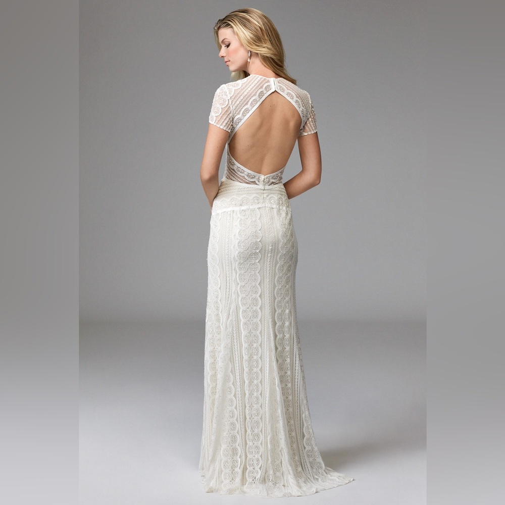 wtoo for Watters Lenora size 4 ivory/lace wedding dress. Excellent condition.